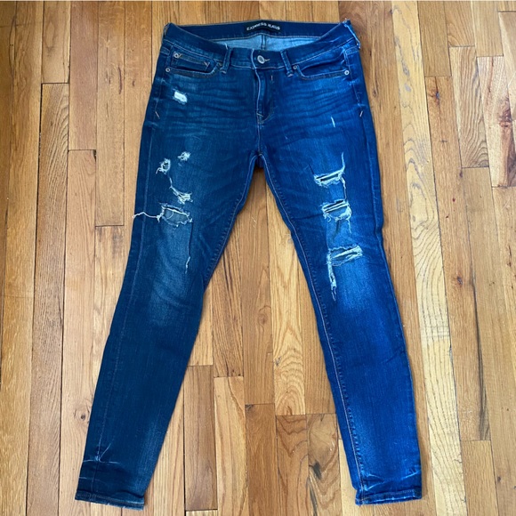 EXPRESS, dark wash, mid-rise jeans, ripped knee